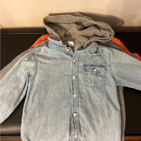 4T Boys Lot of 6 with Long Sleeve Graphic T-Shirts, hat, and jacket. - Picture 8 of 8